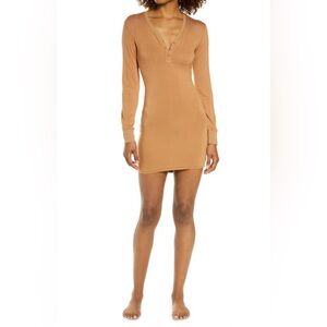 Skims Henley Sleep Shirt in Camel - Size Medium